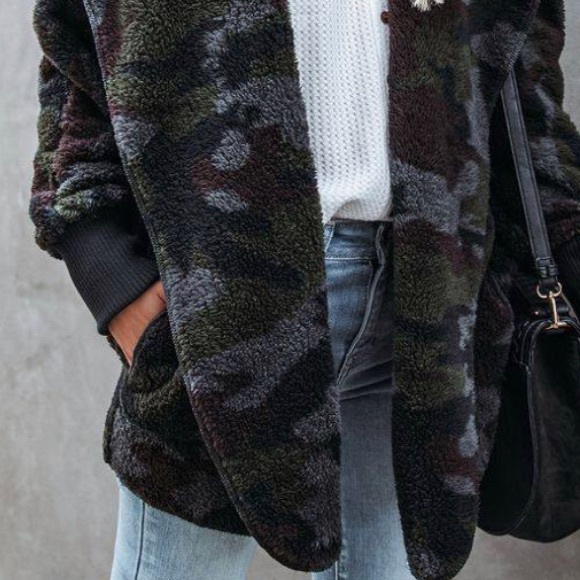 CAMO PRINT FAUX FUR OPEN SHERPA JACKET HOODIE - Picture 3 of 3